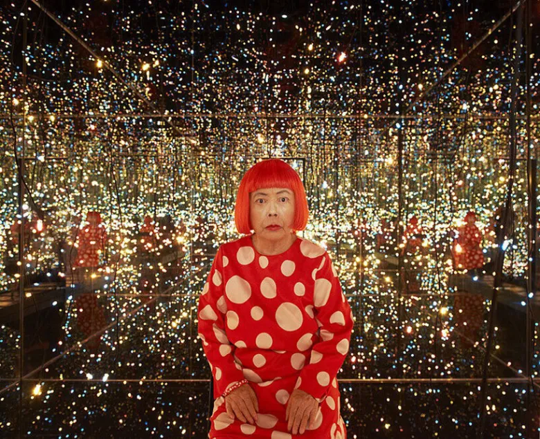 Morre Yayoi Kusama aos 97 Anos: O Legado Eterno da Rainha dos Pontos | ::Tutoriais Photoshop::