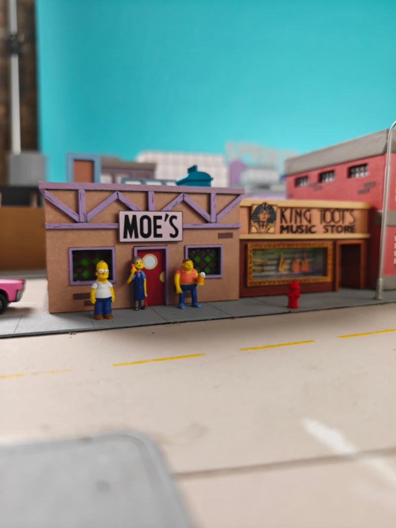 Fã de 'Os Simpsons' Constrói Maquete Gigante de Springfield com 76 Prédios | ::Tutoriais Photoshop::
