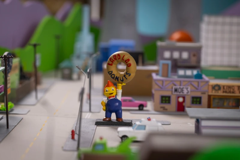 Fã de 'Os Simpsons' Constrói Maquete Gigante de Springfield com 76 Prédios | ::Tutoriais Photoshop::
