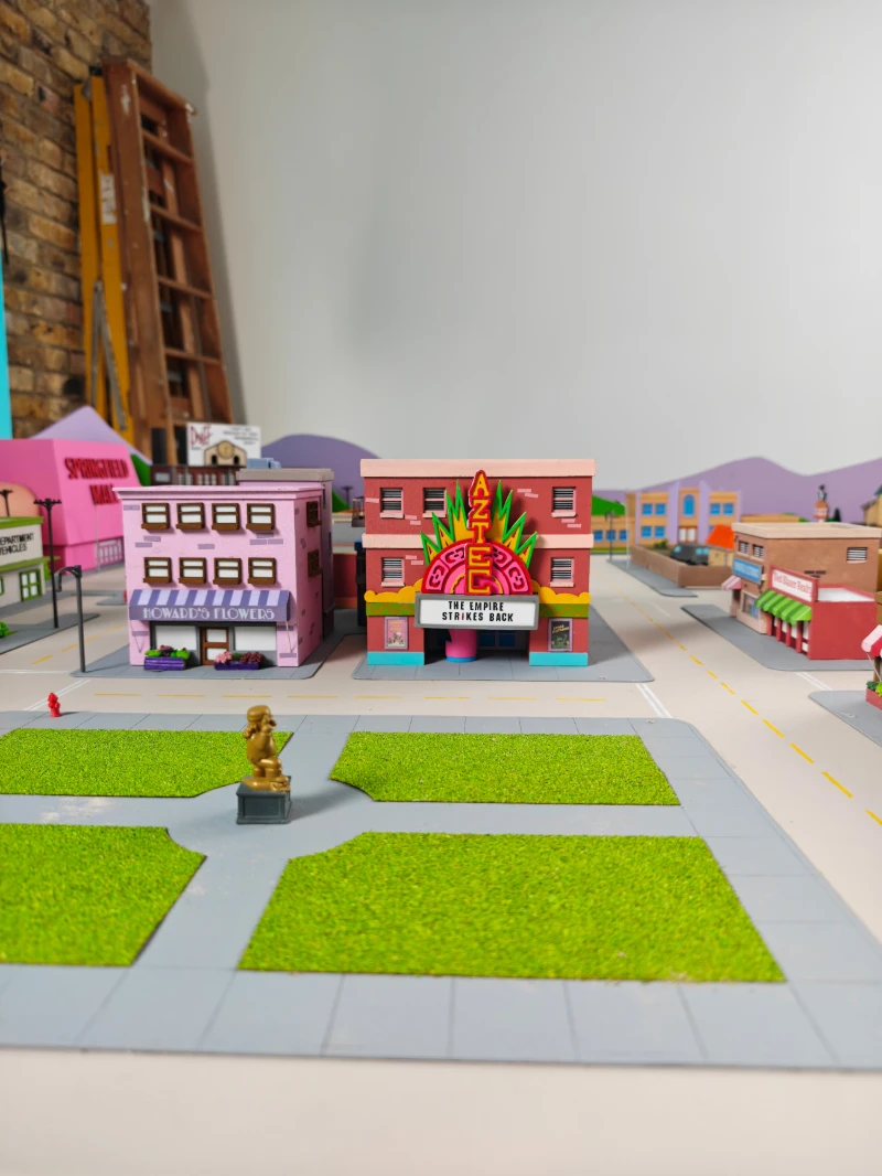 Fã de 'Os Simpsons' Constrói Maquete Gigante de Springfield com 76 Prédios | ::Tutoriais Photoshop::