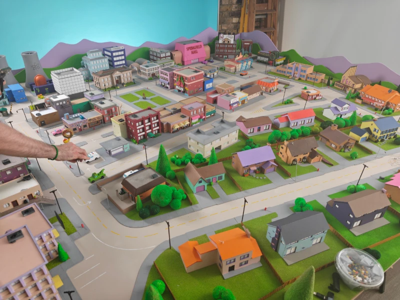 Fã de 'Os Simpsons' Constrói Maquete Gigante de Springfield com 76 Prédios | ::Tutoriais Photoshop::